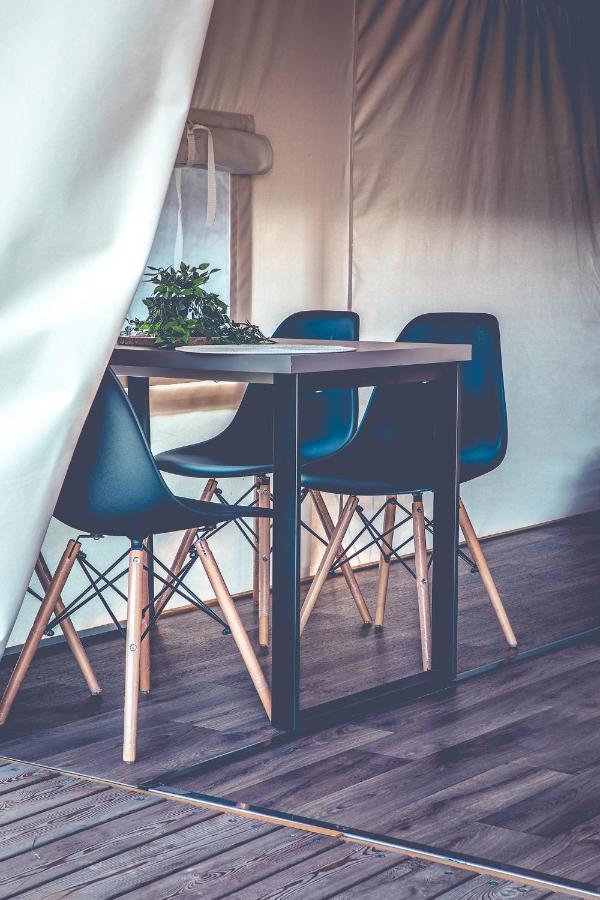 Hotel Glamping Pod Gwiazdami Pietrusza Wola Esterno foto
